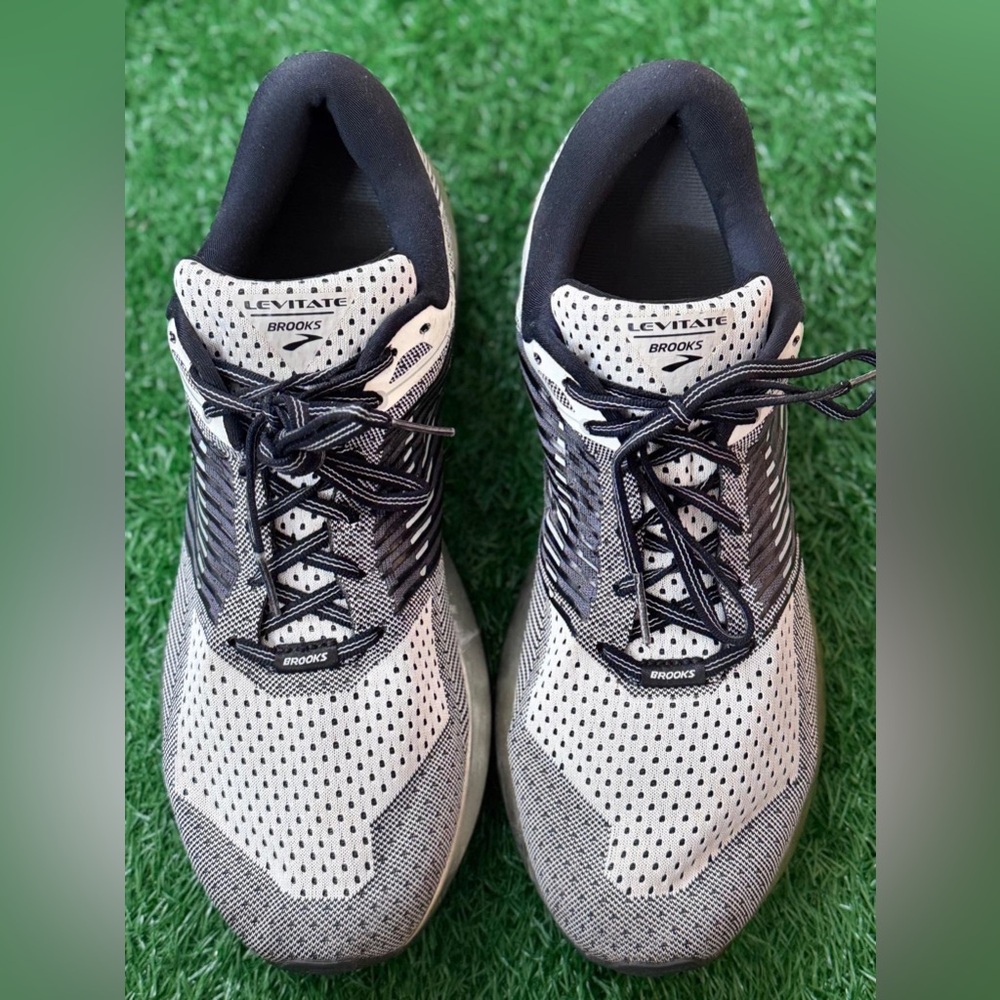 Brooks Men’s Levitate Sneakers - Monochrome Design Size 13